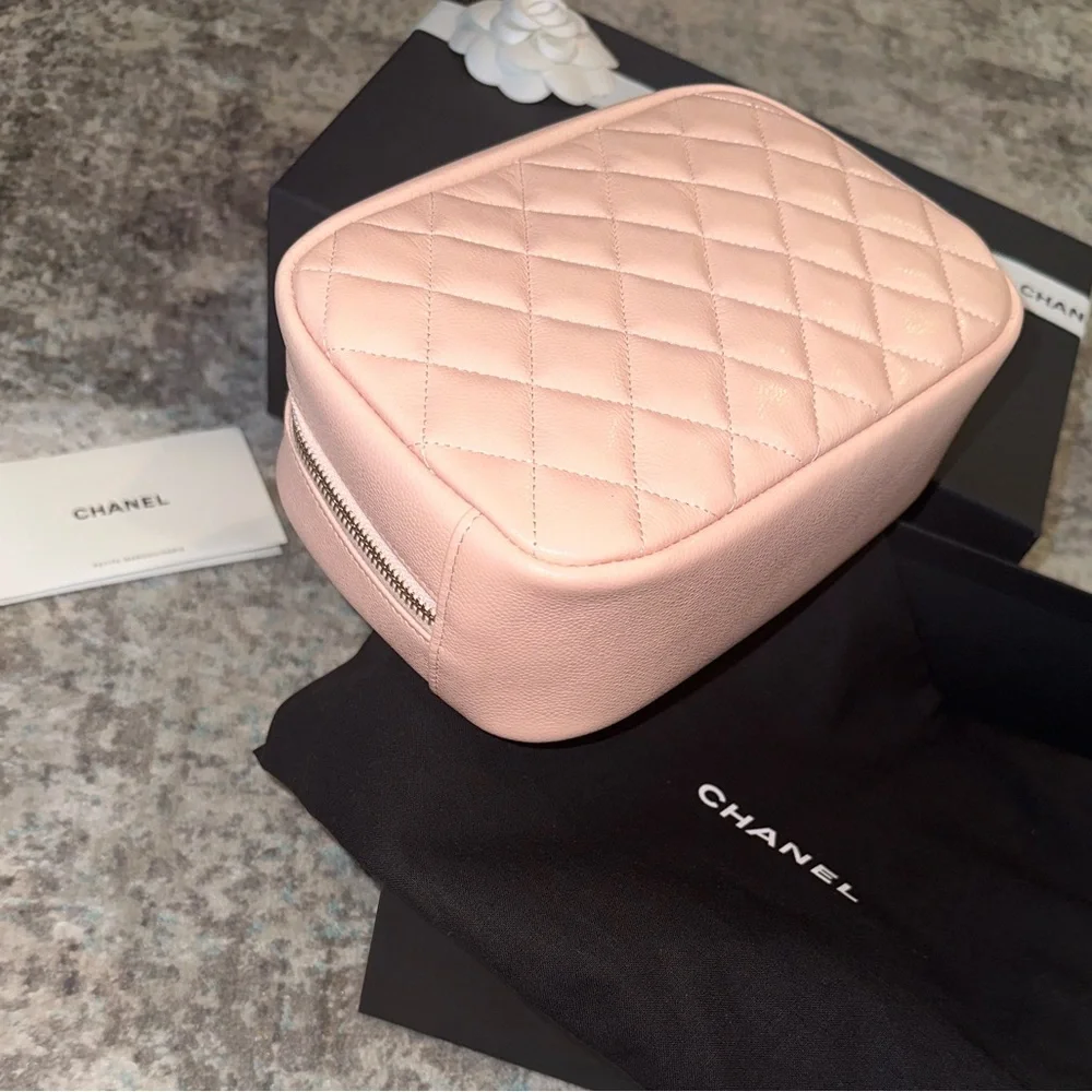 Chanel Caviar Leather Curved Classic Case in Blush